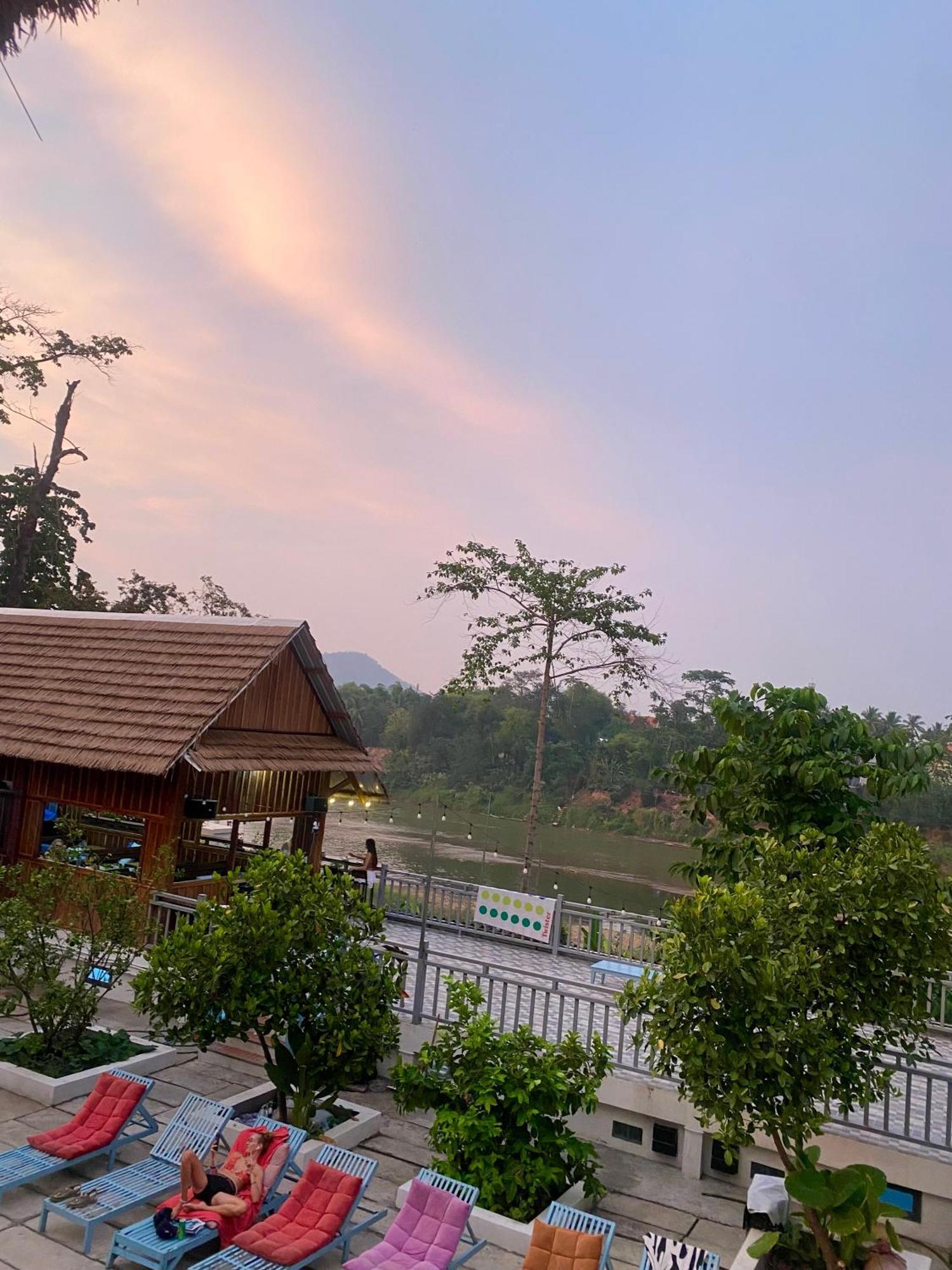 Sunrise Riverside Pool Hostel Luang Prabang Exterior foto