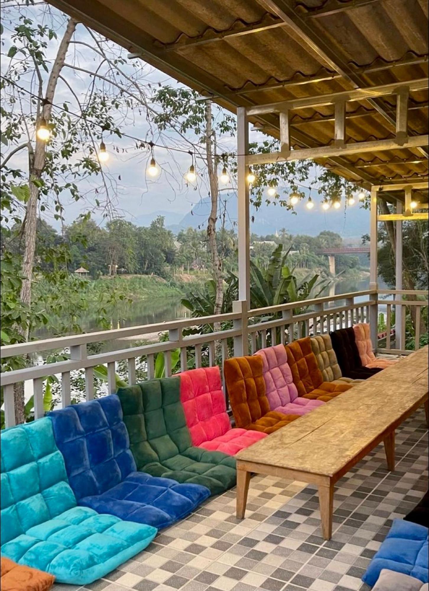 Sunrise Riverside Pool Hostel Luang Prabang Exterior foto