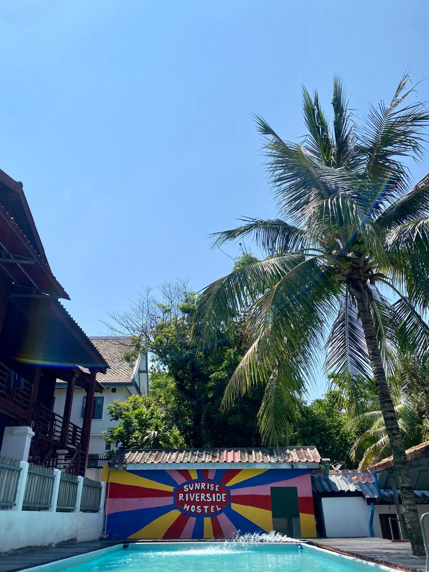 Sunrise Riverside Pool Hostel Luang Prabang Exterior foto
